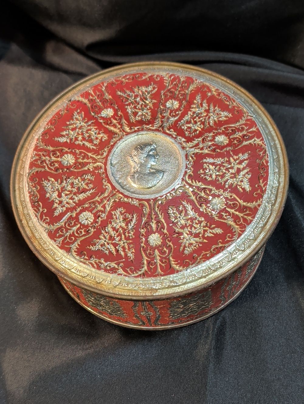 Vintage 1950's Collectible Guildcraft Metal Tin Made In NYC